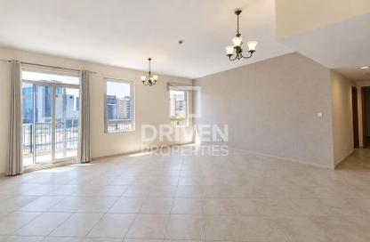 Apartment - 2 Bedrooms - 3 Bathrooms for rent in Shakespeare Circus 3 - Shakespeare Circus - Motor City - Dubai