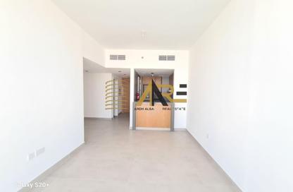 Apartment - 3 Bedrooms - 3 Bathrooms for rent in Al Mamsha - Muwaileh - Sharjah