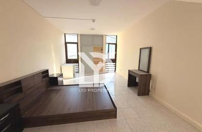 Apartment - 3 - 3 for rent in Al Muraqqabat - Deira - Dubai