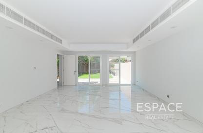 Villa - 3 Bedrooms - 3 Bathrooms for rent in Springs 11 - The Springs - Dubai