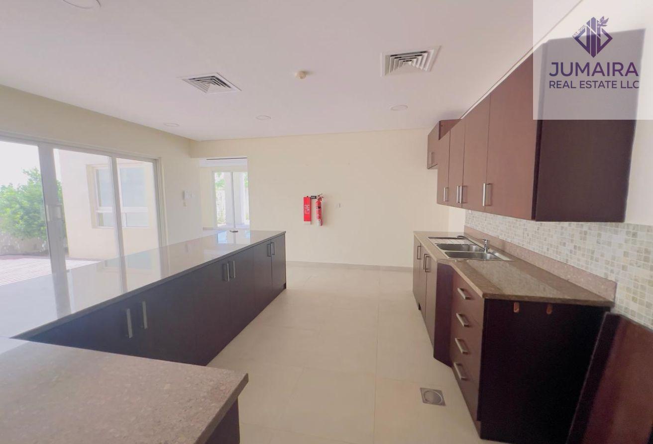 Coastal Living/Bermuda 3BR+Maid Villa/Mina Al Arab