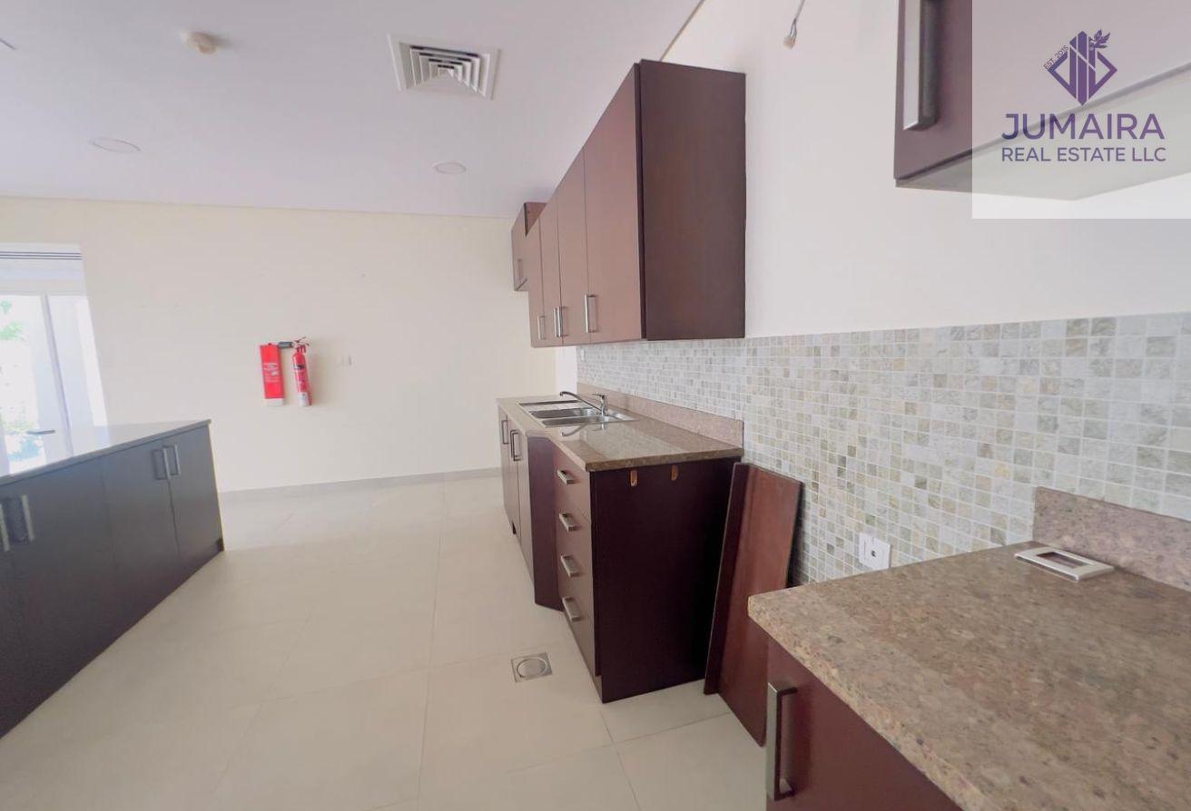 Coastal Living/Bermuda 3BR+Maid Villa/Mina Al Arab