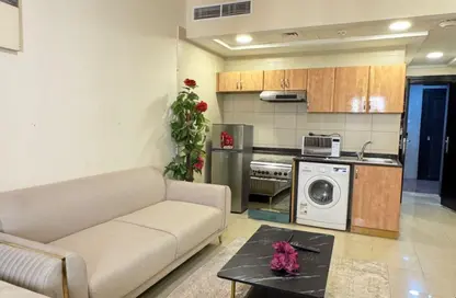 Apartment - 1 Bathroom for rent in Al Majaz 3 - Al Majaz - Sharjah Apartment - 1 Bathroom for rent in Al Majaz 3 - Al Majaz - Sharjah