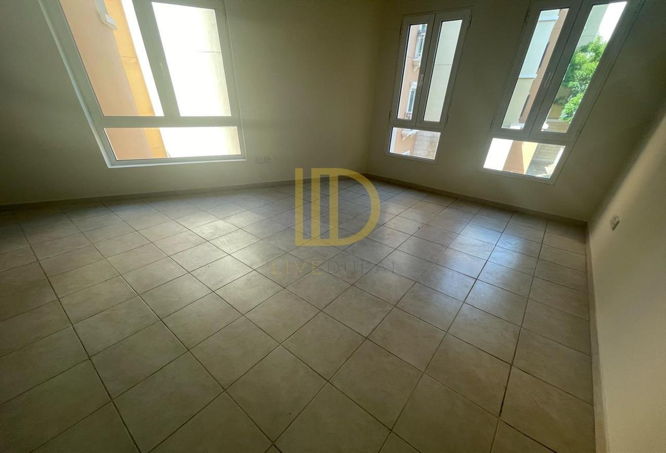 1 Bed + Storage | V-Type | Vacant | Close to Metro photo 5
