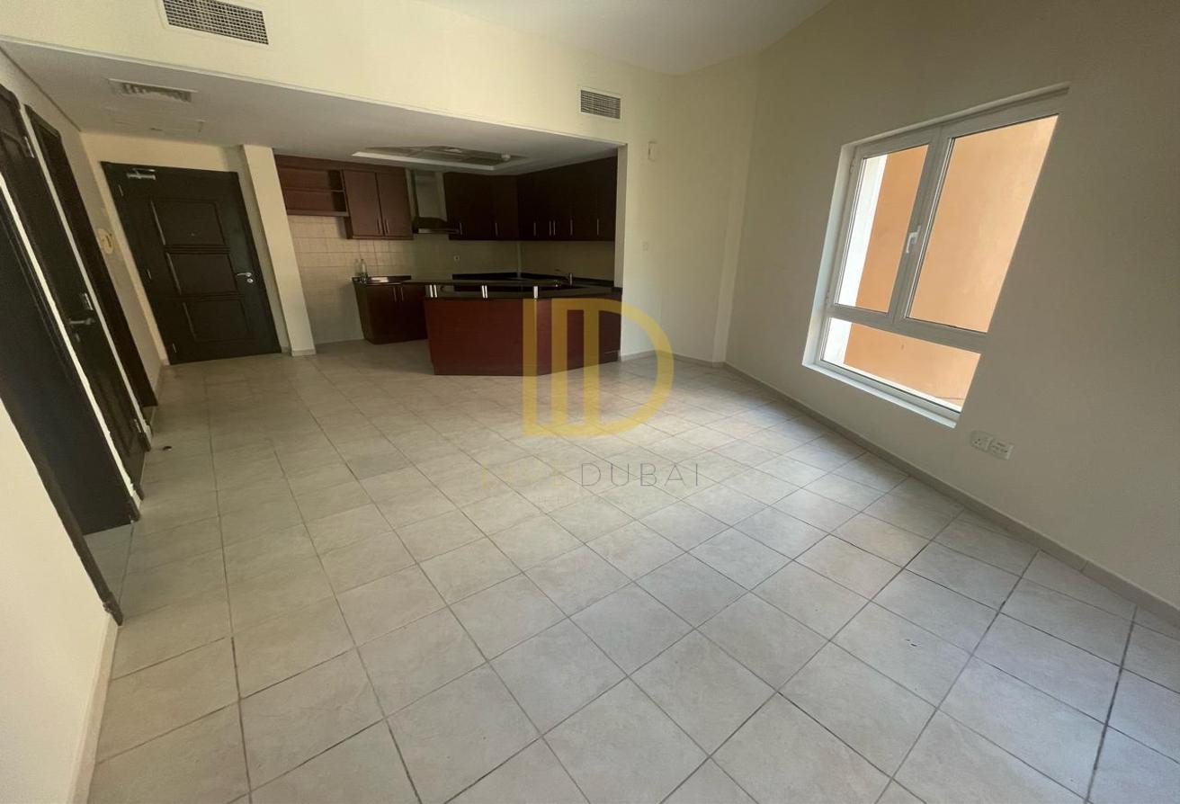 1 Bed + Storage | V-Type | Vacant | Close to Metro photo 3