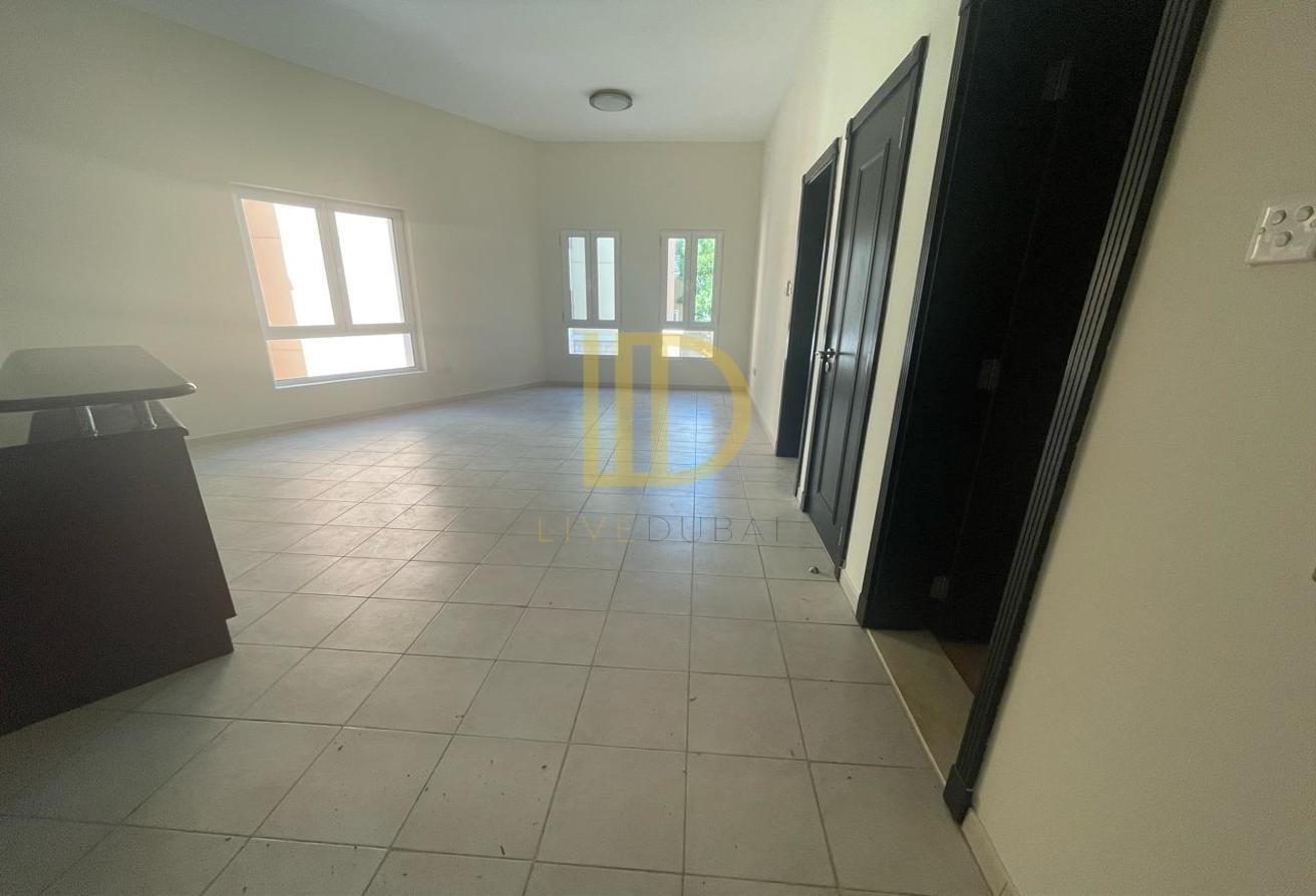 1 Bed + Storage | V-Type | Vacant | Close to Metro photo 2