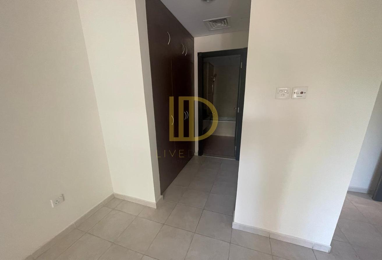 1 Bed + Storage | V-Type | Vacant | Close to Metro photo 6