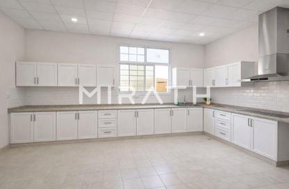 Villa - 5 Bedrooms - 4 Bathrooms for rent in Al Jafiliya Villas - Al Jafiliya - Dubai
