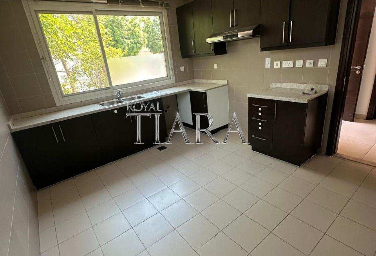 Corner Plot | 3BR + M | Vacant | Single Row photo 4