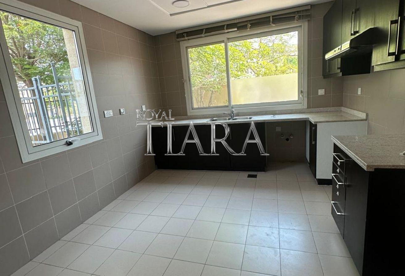 Corner Plot | 3BR + M | Vacant | Single Row photo 5