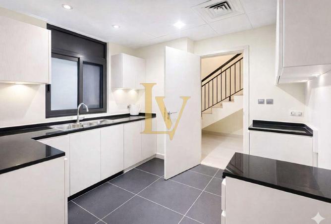 4-bed townhouse in Primrose · Vacant · Unfurnished — photo 2