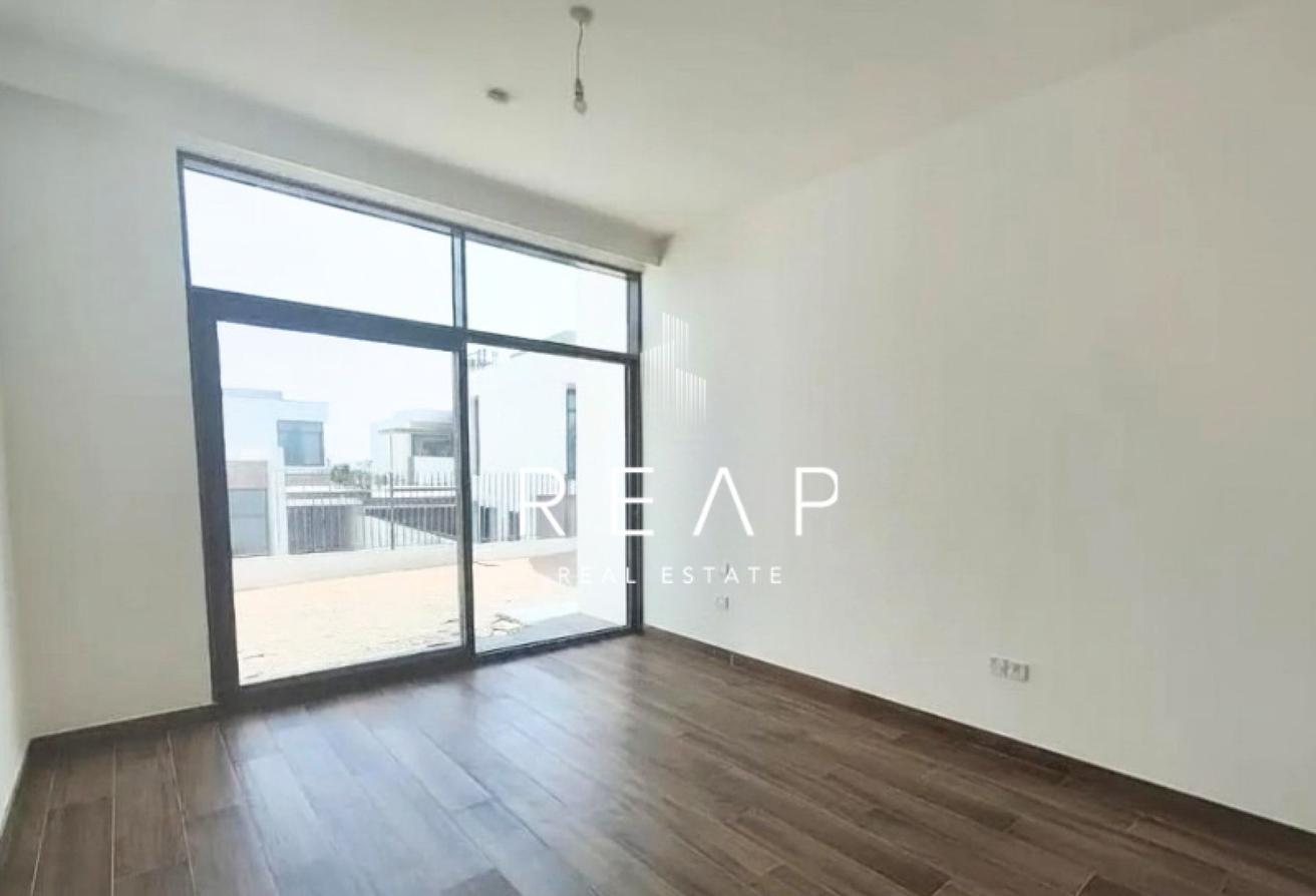 Corner Villa | Spacious 5BR+Maid | Vacant photo 8