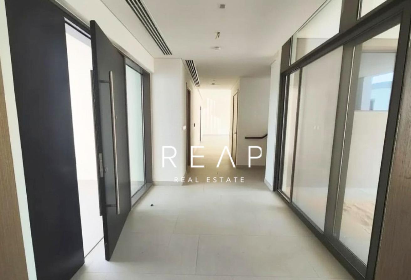 Corner Villa | Spacious 5BR+Maid | Vacant photo 9