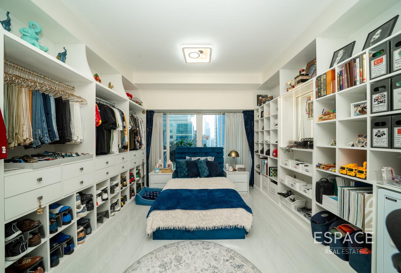 Luxury Penthouse| Private Pool| Fully Upgraded photo 16