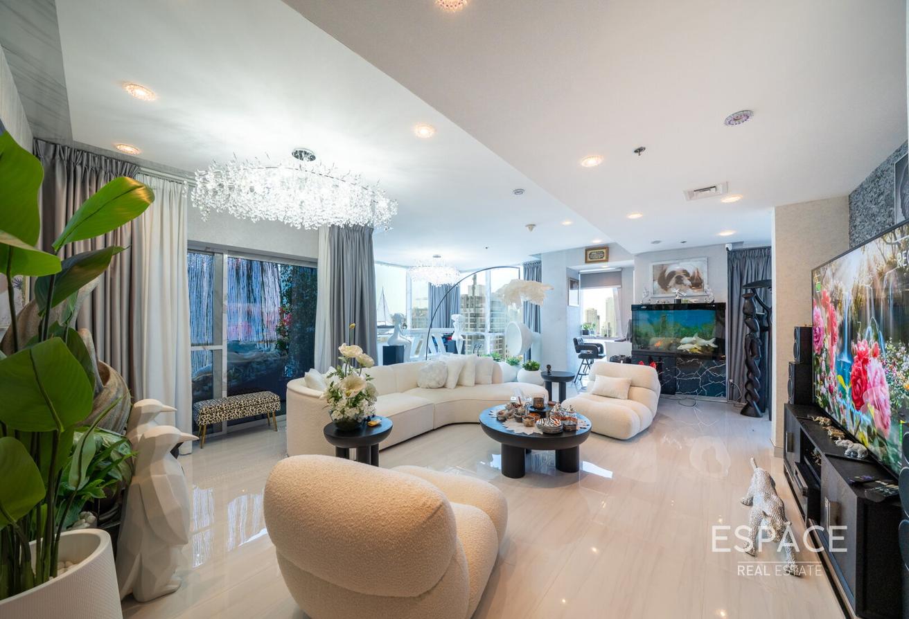 Luxury Penthouse| Private Pool| Fully Upgraded photo 15