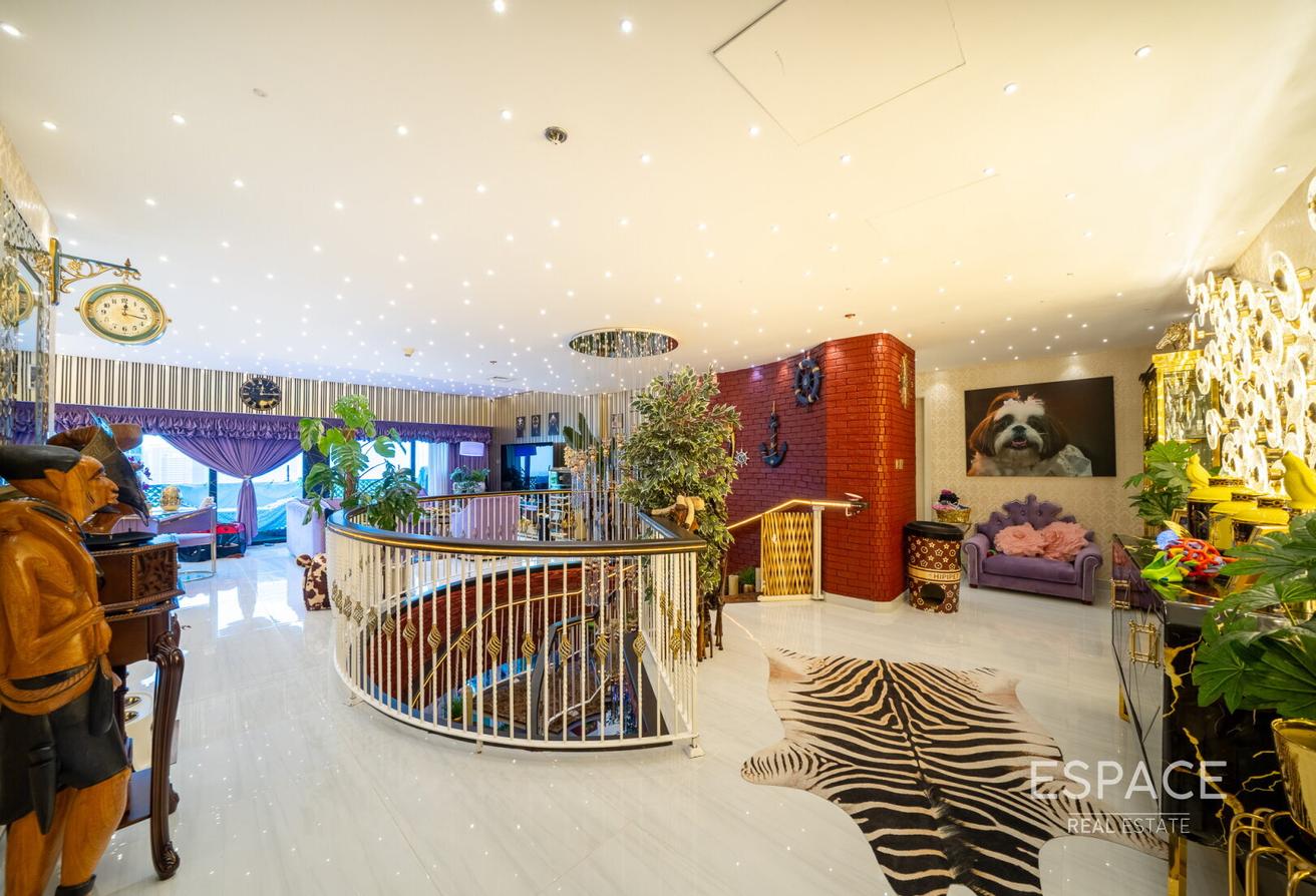Luxury Penthouse| Private Pool| Fully Upgraded photo 3