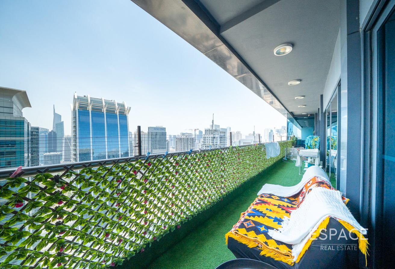 Luxury Penthouse| Private Pool| Fully Upgraded photo 8