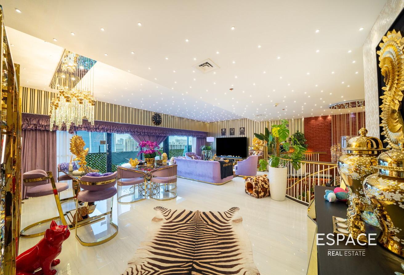 Luxury Penthouse| Private Pool| Fully Upgraded
