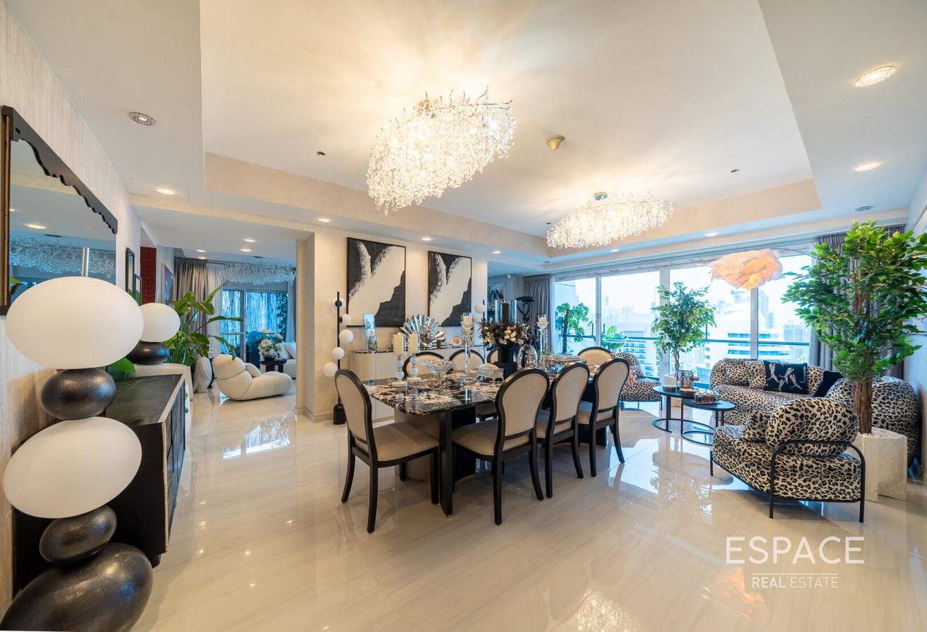 Luxury Penthouse| Private Pool| Fully Upgraded photo 12