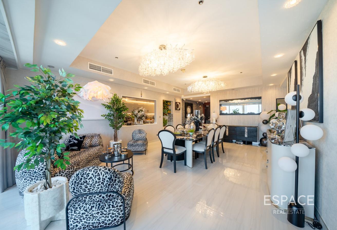Luxury Penthouse| Private Pool| Fully Upgraded photo 13