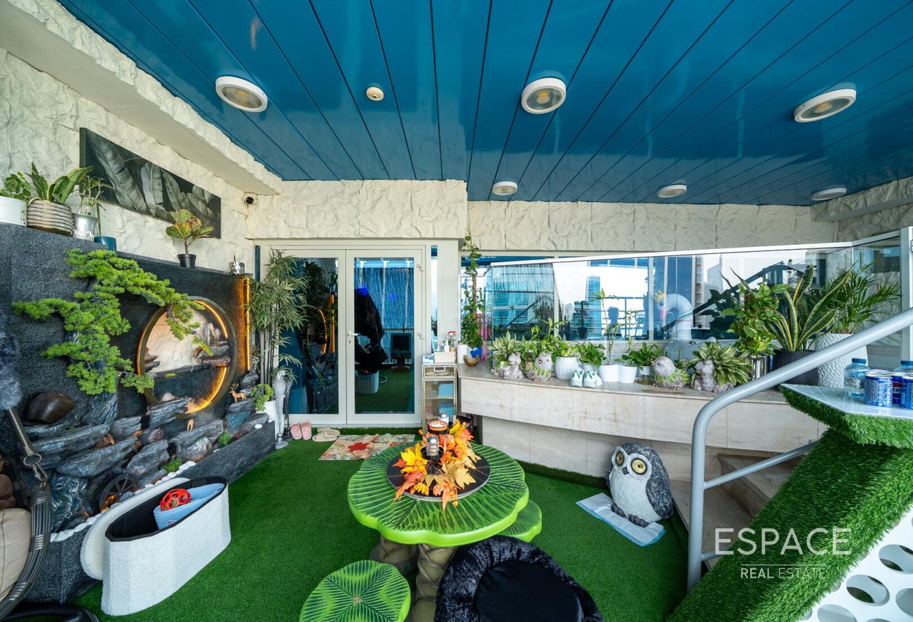 Luxury Penthouse| Private Pool| Fully Upgraded photo 18