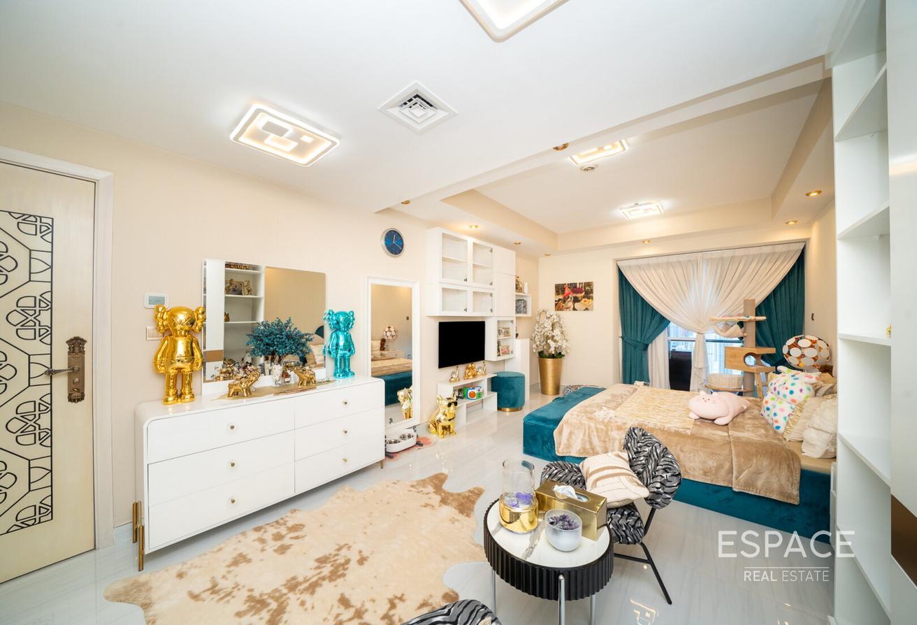 Luxury Penthouse| Private Pool| Fully Upgraded photo 6