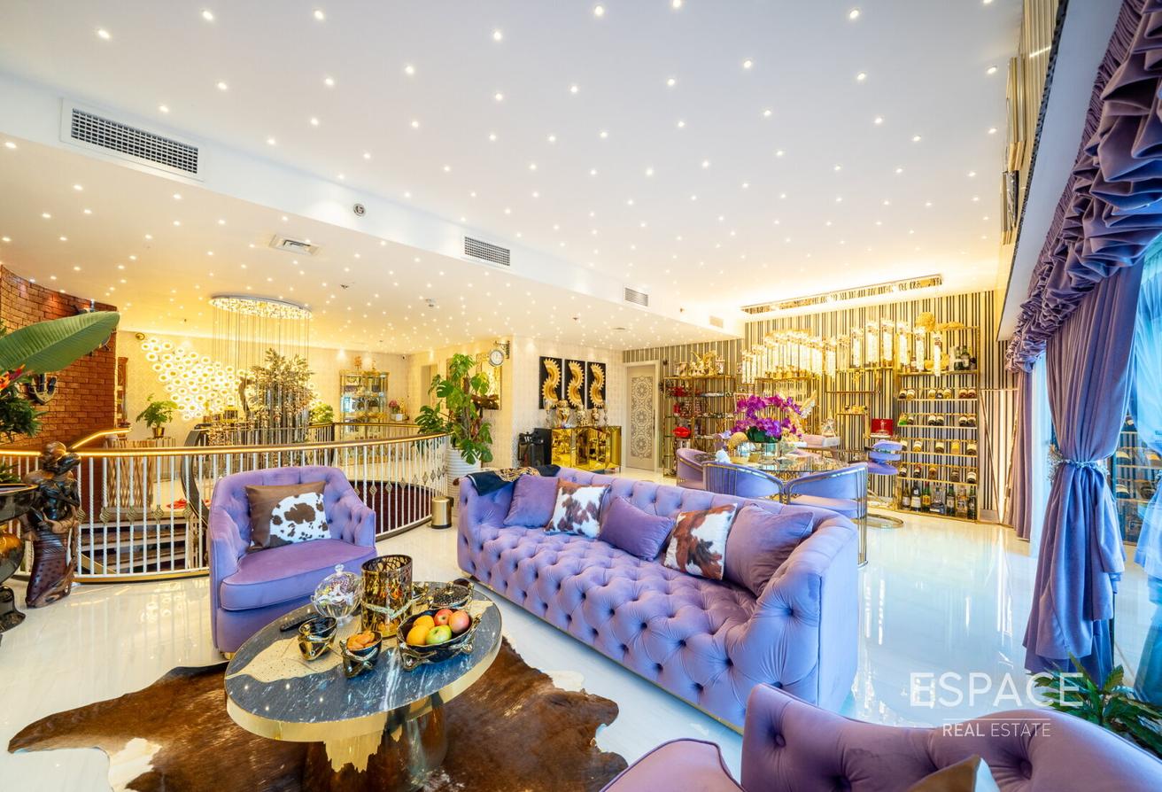 Luxury Penthouse| Private Pool| Fully Upgraded photo 2