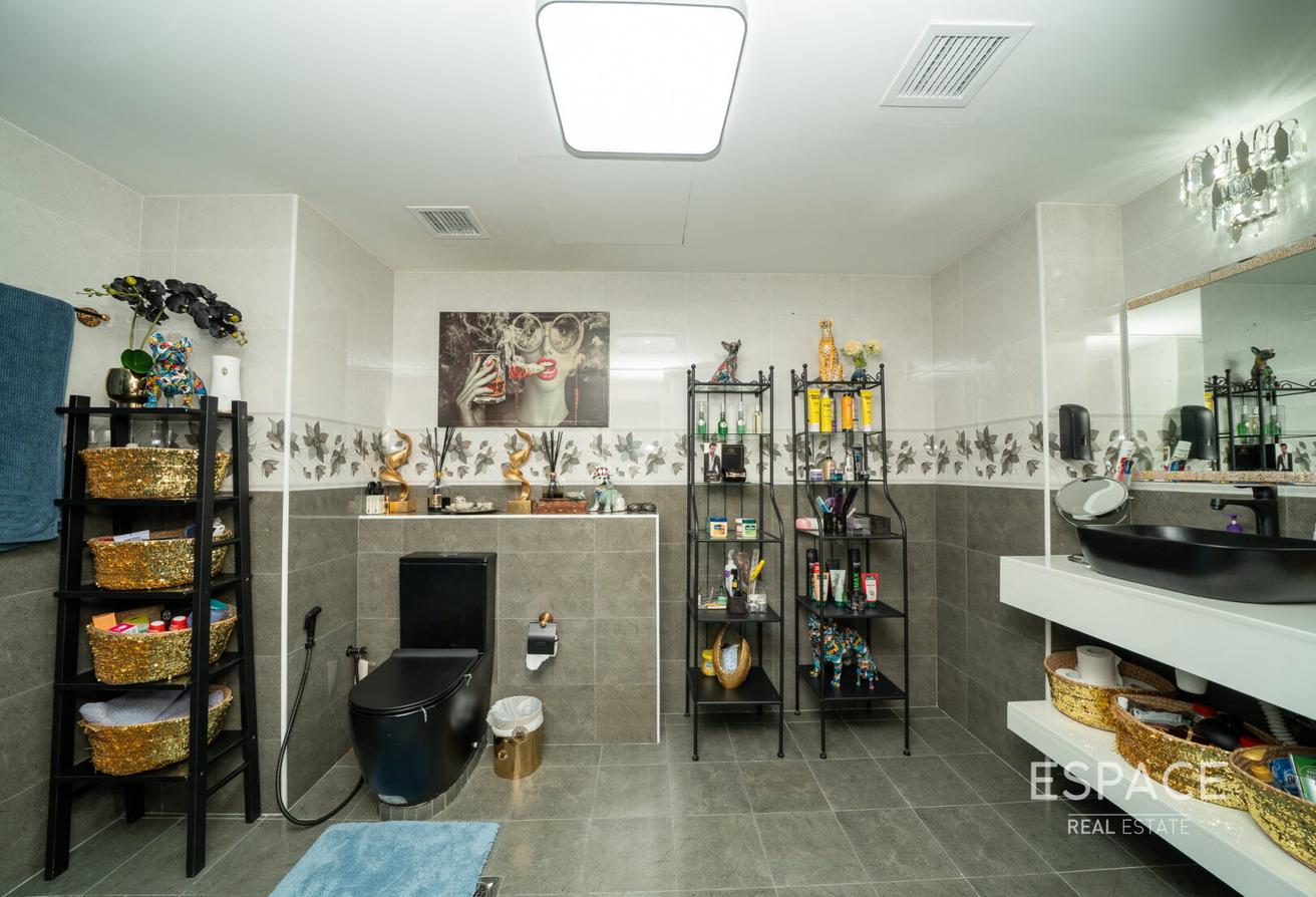 Luxury Penthouse| Private Pool| Fully Upgraded photo 17