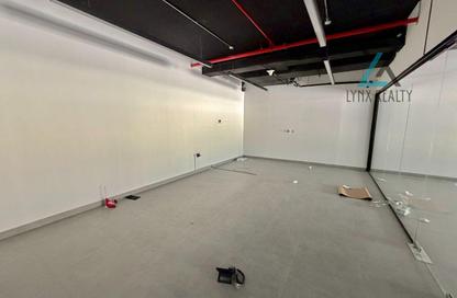 Shop - Studio - 2 for rent in Airport Road - Al Garhoud - Dubai