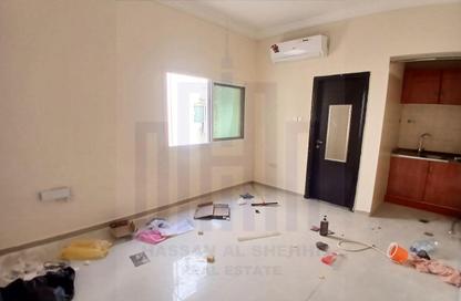 Apartment - Studio - 1 Bathroom for rent in Fire Station Road - Muwaileh - Sharjah Apartment - Studio - 1 Bathroom for rent in Fire Station Road - Muwaileh - Sharjah