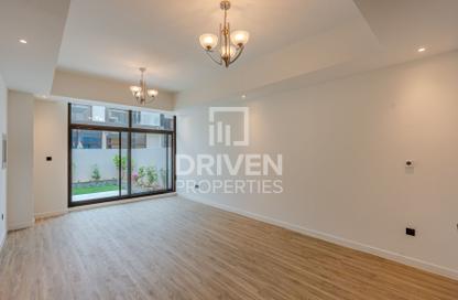 Townhouse - 4 - 5 for sale in Viridian at the Fields - The Fields - District 11 - Mohammed Bin Rashid City - Dubai