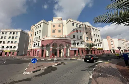 شقة - غرفة نوم - 2 حمامات للبيع في Y-01 - طراز إنجليزي - المدينة العالمية - دبي