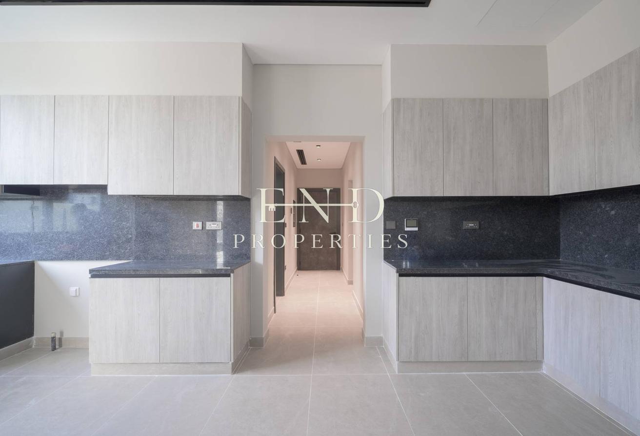 Vacant | Custom-Built | Elevator photo 8