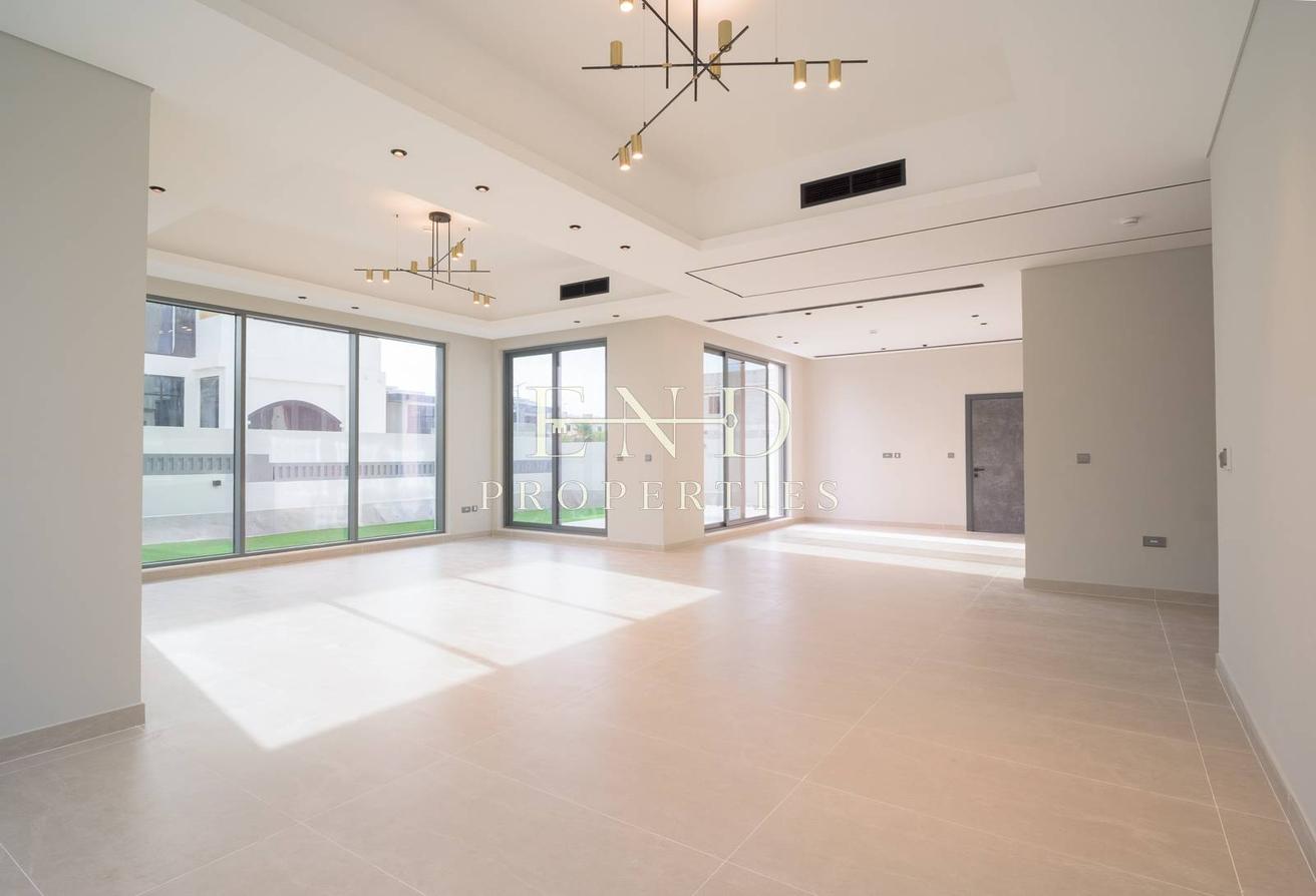 Vacant | Custom-Built | Elevator photo 4