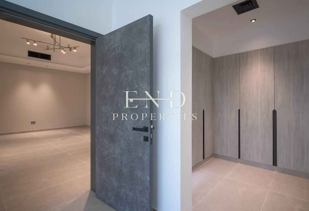 Vacant | Custom-Built | Elevator photo 13
