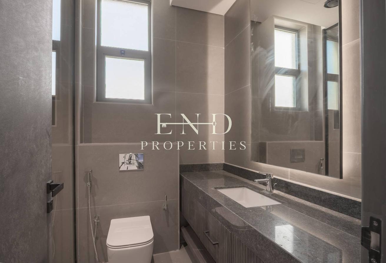 Vacant | Custom-Built | Elevator photo 22