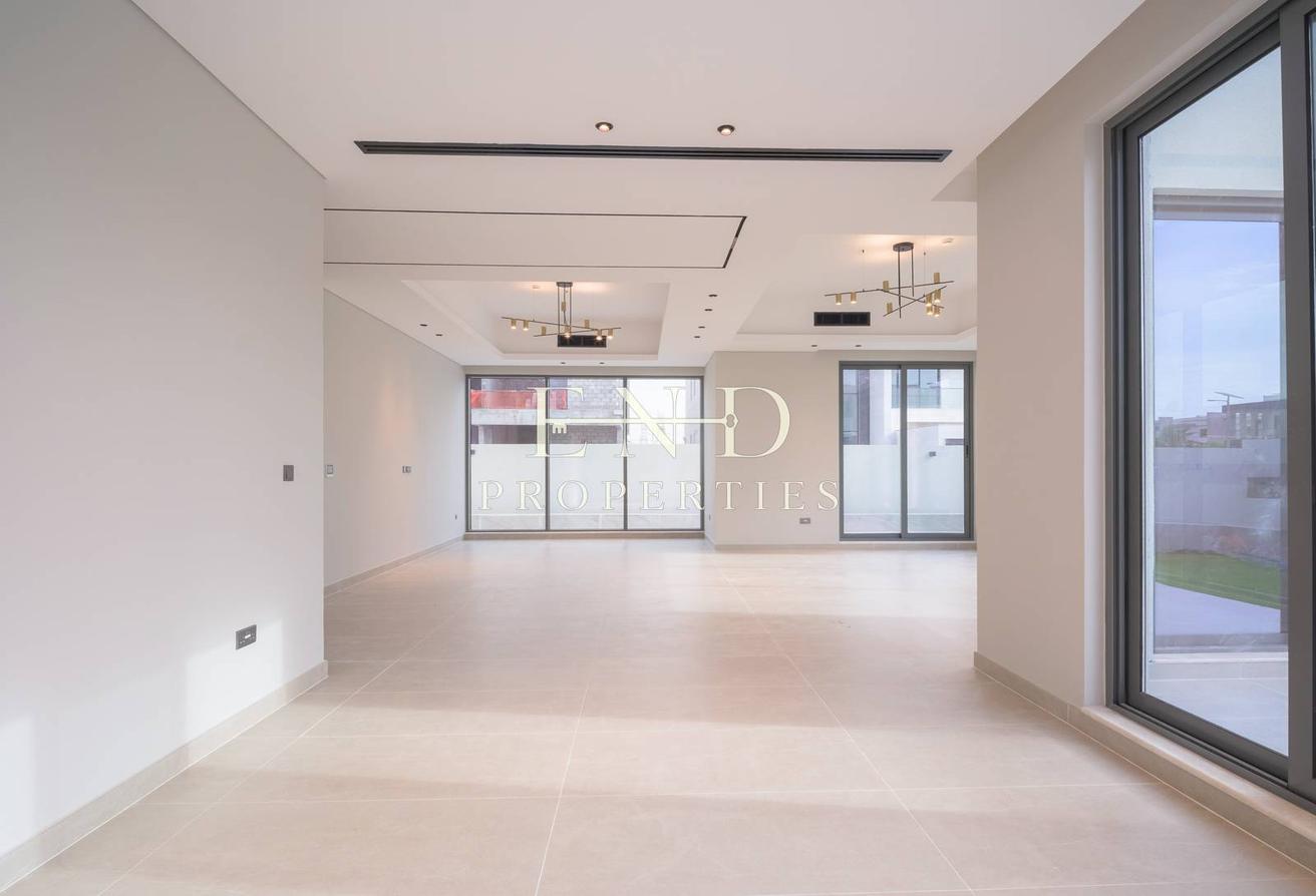 Vacant | Custom-Built | Elevator photo 5