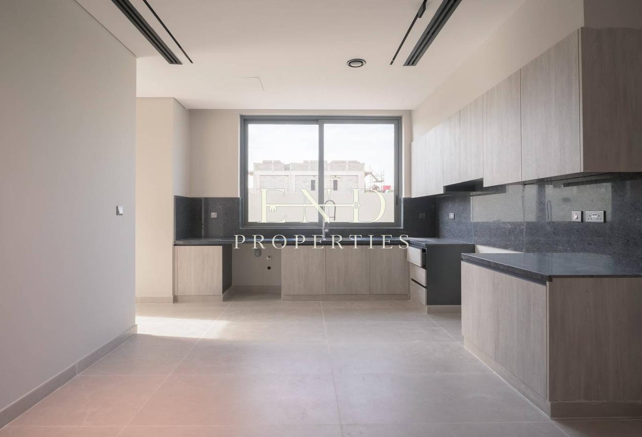 Vacant | Custom-Built | Elevator photo 7