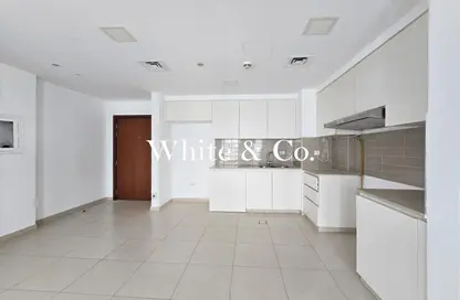 شقة - 2 غرف نوم - 2 حمامات للبيع في 3A شقق زهرة النسيم - زهرة بريز أبارتمنتس 3 - شقق زهرة النسيم - تاون سكوير - دبي