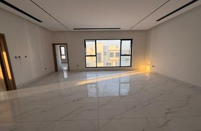 Apartment - 5 - 6 for sale in Hoshi - Al Badie - Sharjah