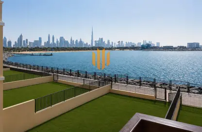 Villa - 3 Bedrooms - 5 Bathrooms for rent in Sur La Mer 1 - Sur La Mer - Jumeirah 1 - Jumeirah - Dubai