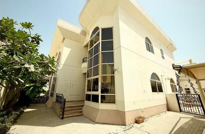 Villa - 5 Bedrooms - 5 Bathrooms for rent in Jumeirah 1 Villas - Jumeirah 1 - Jumeirah - Dubai