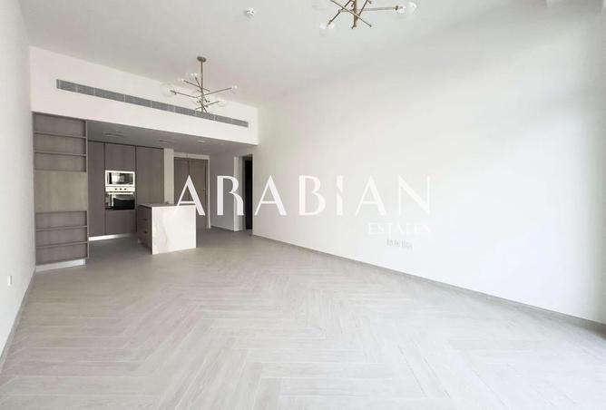 Large Layout | Mid Floor | Luxury Building | Study
