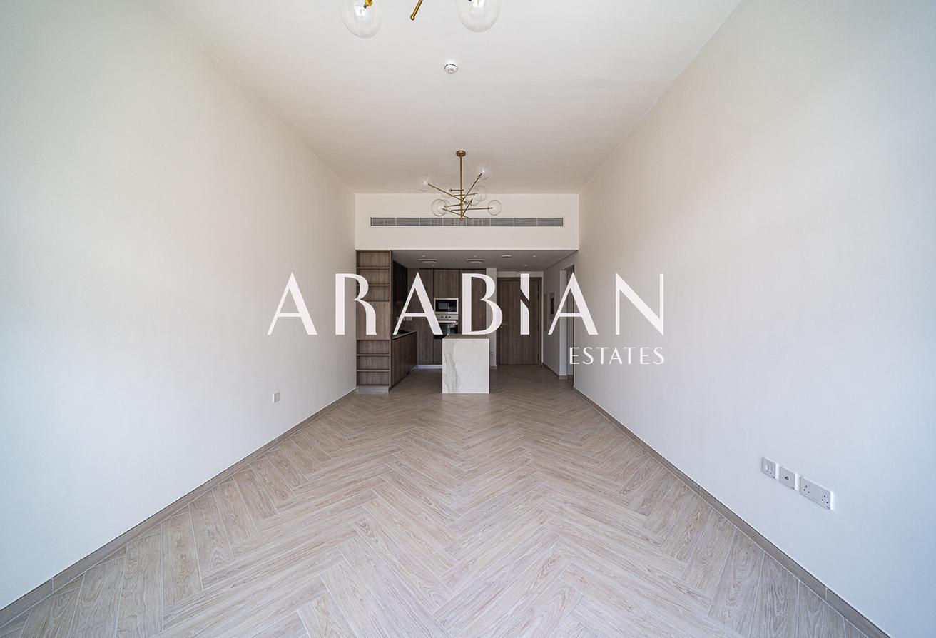 Large Layout | Mid Floor | Luxury Building | Study photo 3