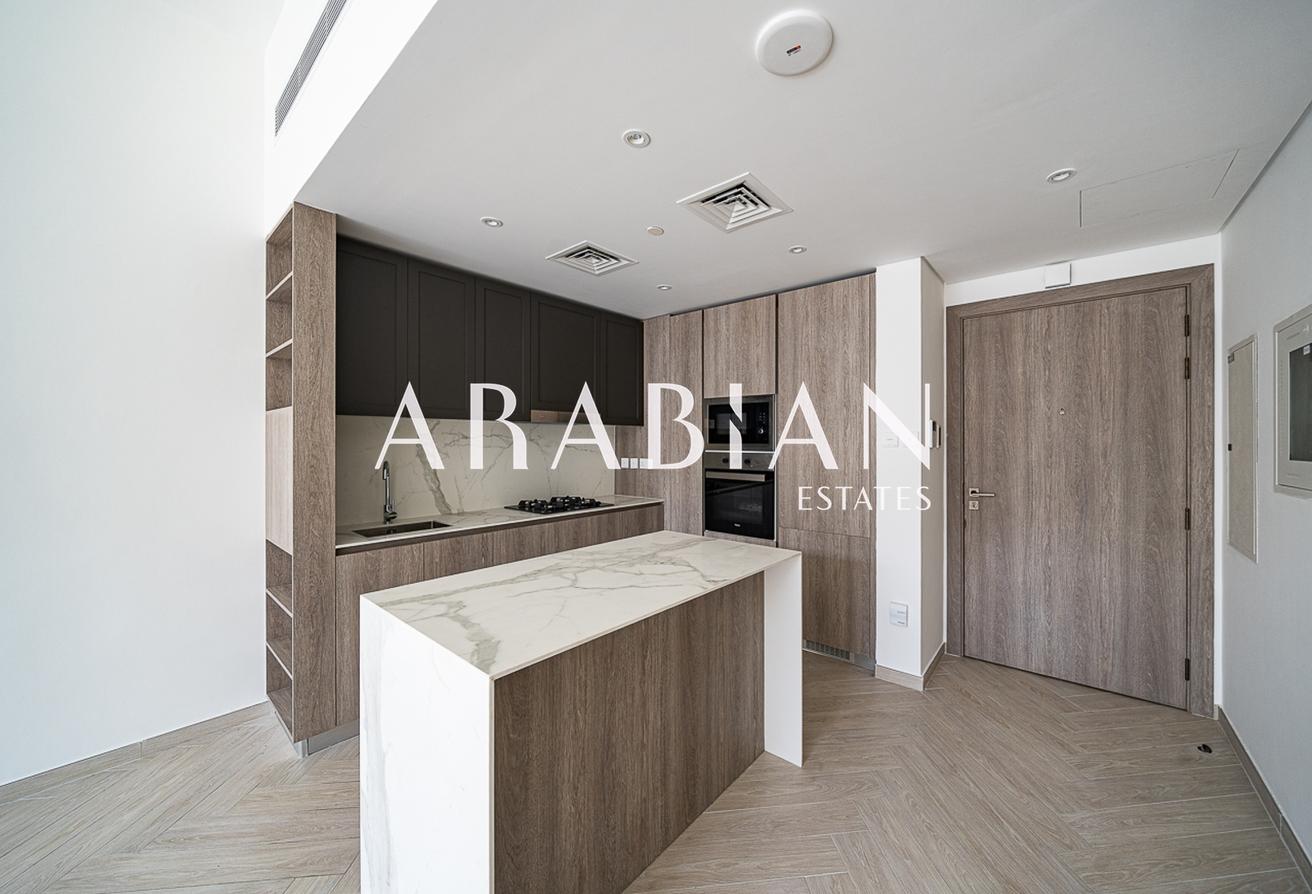 Large Layout | Mid Floor | Luxury Building | Study photo 4