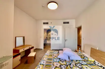 شقة - غرفة نوم - 2 حمامات للايجار في الطراز - حي نسيج - الجادة - الشارقة