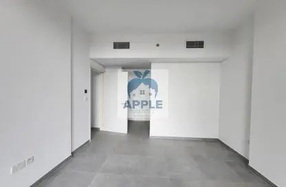 شقة - 2 غرف نوم - 3 حمامات للايجار في الطراز - حي نسيج - الجادة - الشارقة