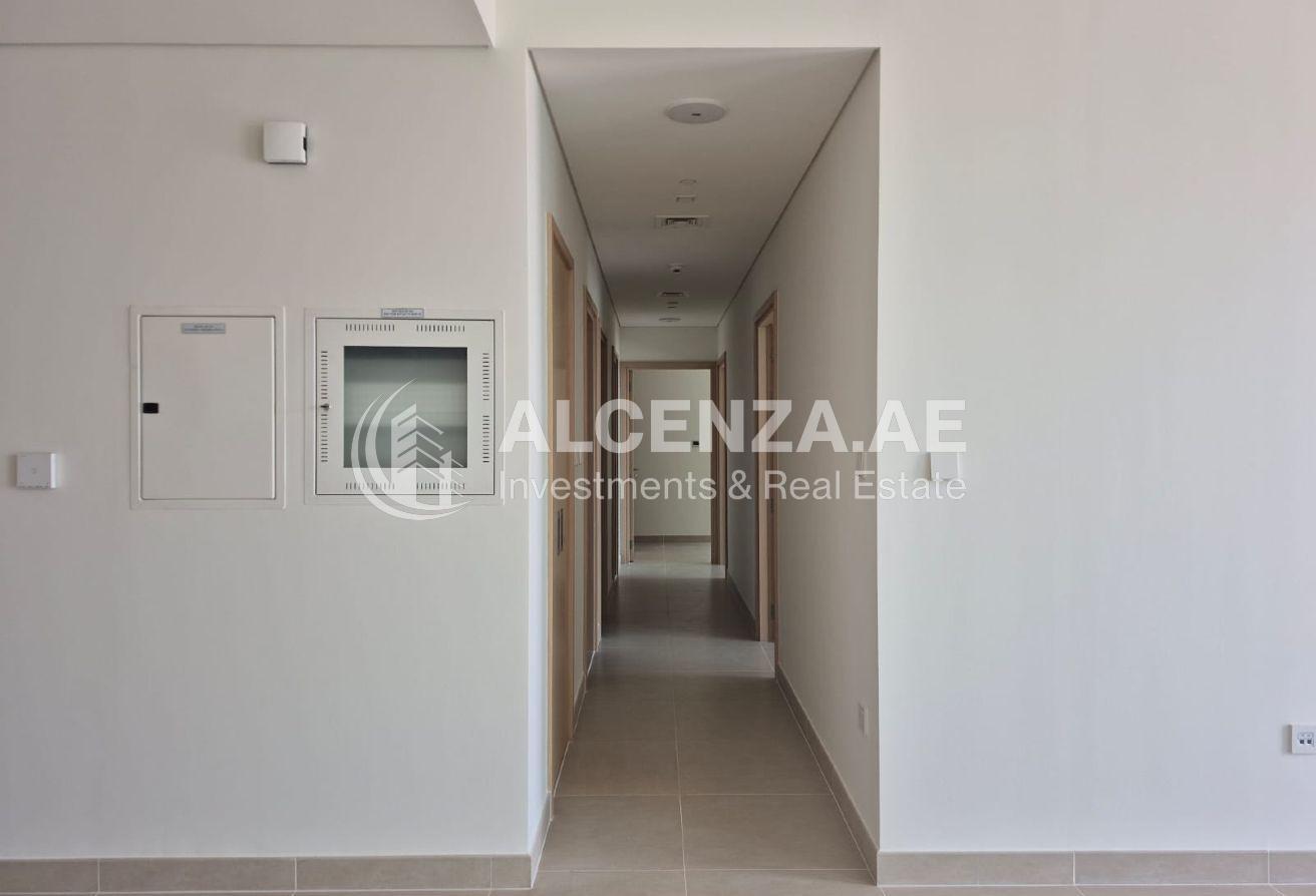 Full Sea view | Huge Layout | Spacious photo 8