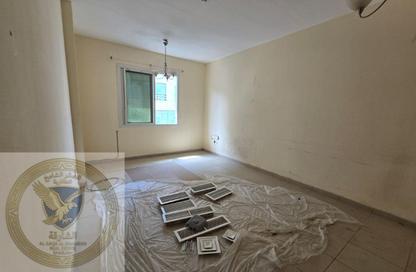 Apartment - 2 Bedrooms - 2 Bathrooms for rent in Al Qulaya'ah - Al Sharq - Sharjah