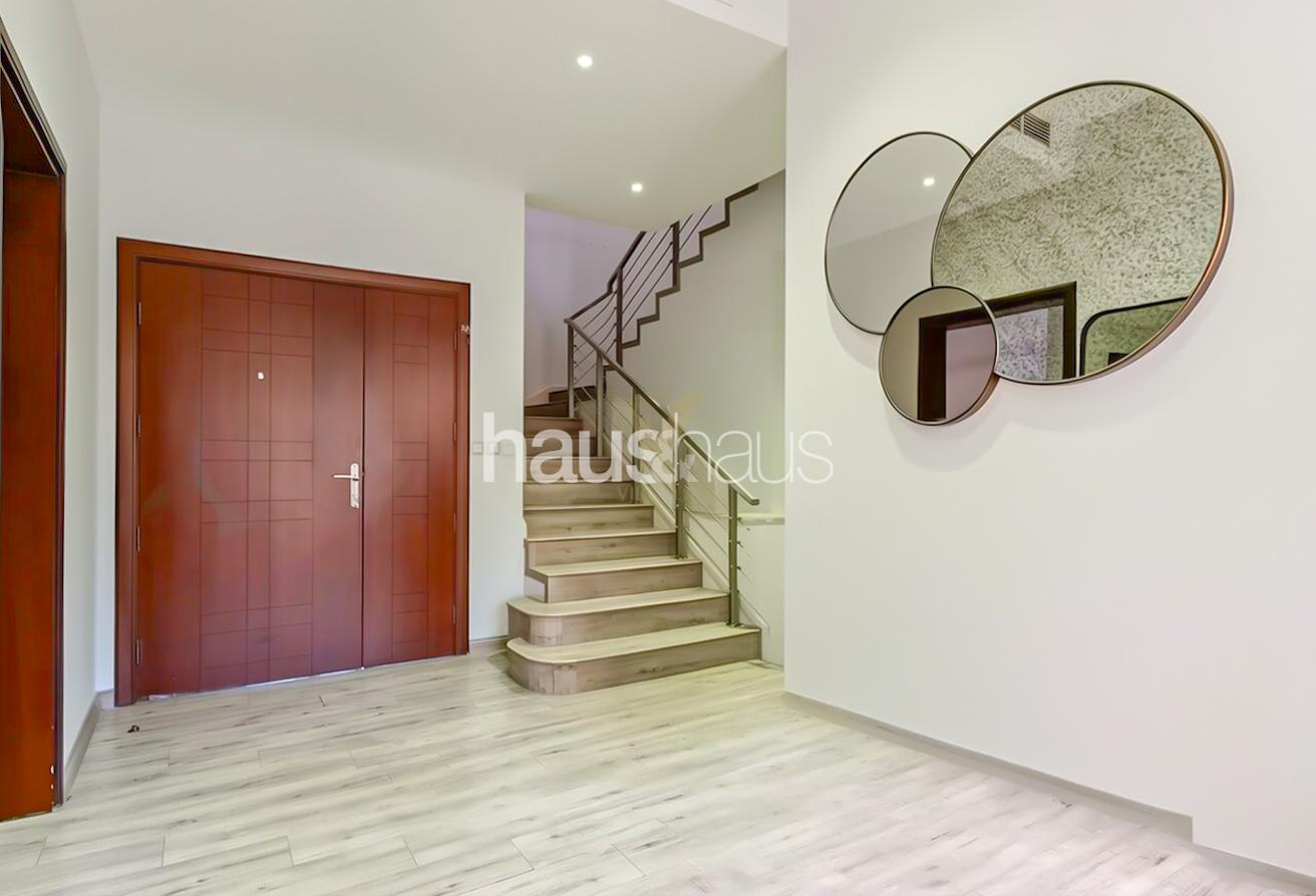 Semi Furnished | Upgraded | End Unit 4 BR photo 6